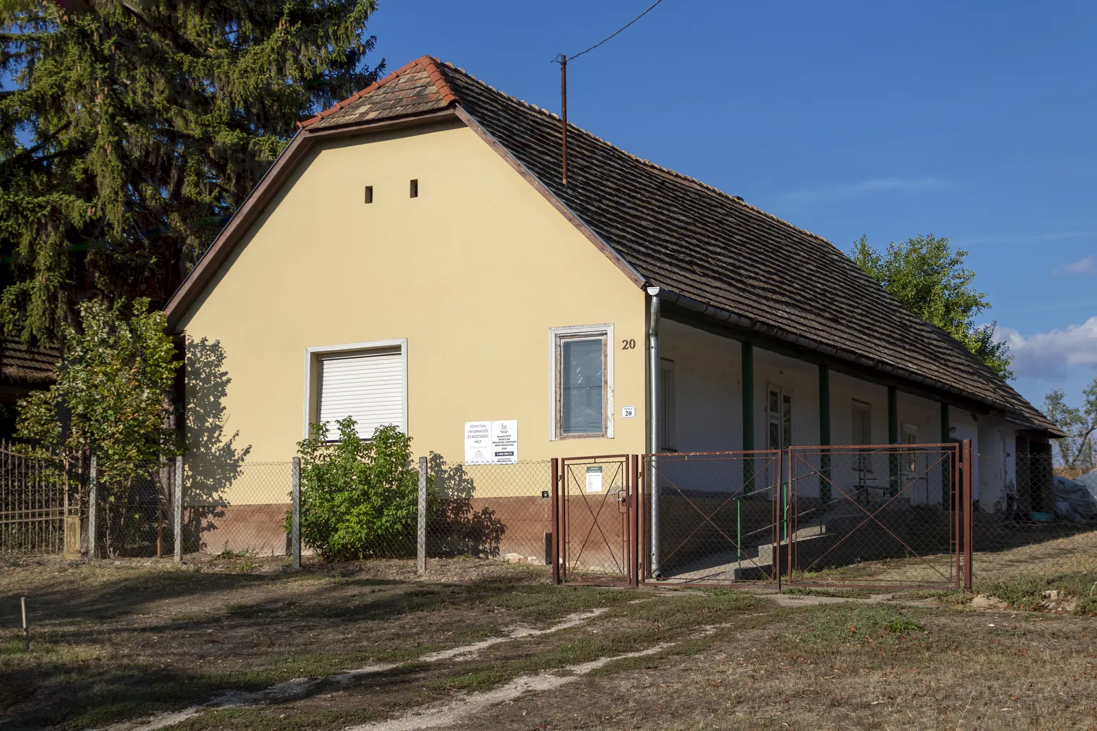 Udvari könyvtár